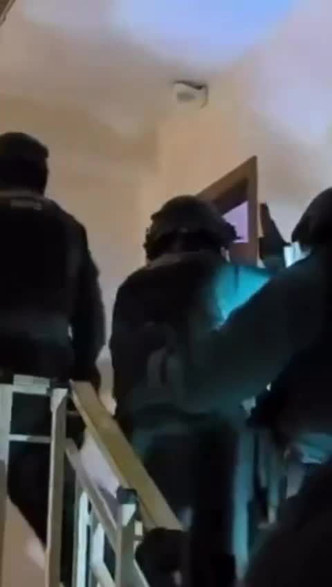 Un vídeo muestra como desmantelan una red de 29 ciber estafadores
