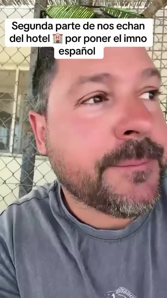 Un hombre dice que le han echado a él y su familia de un hotel en Cataluña por poner el himno de España