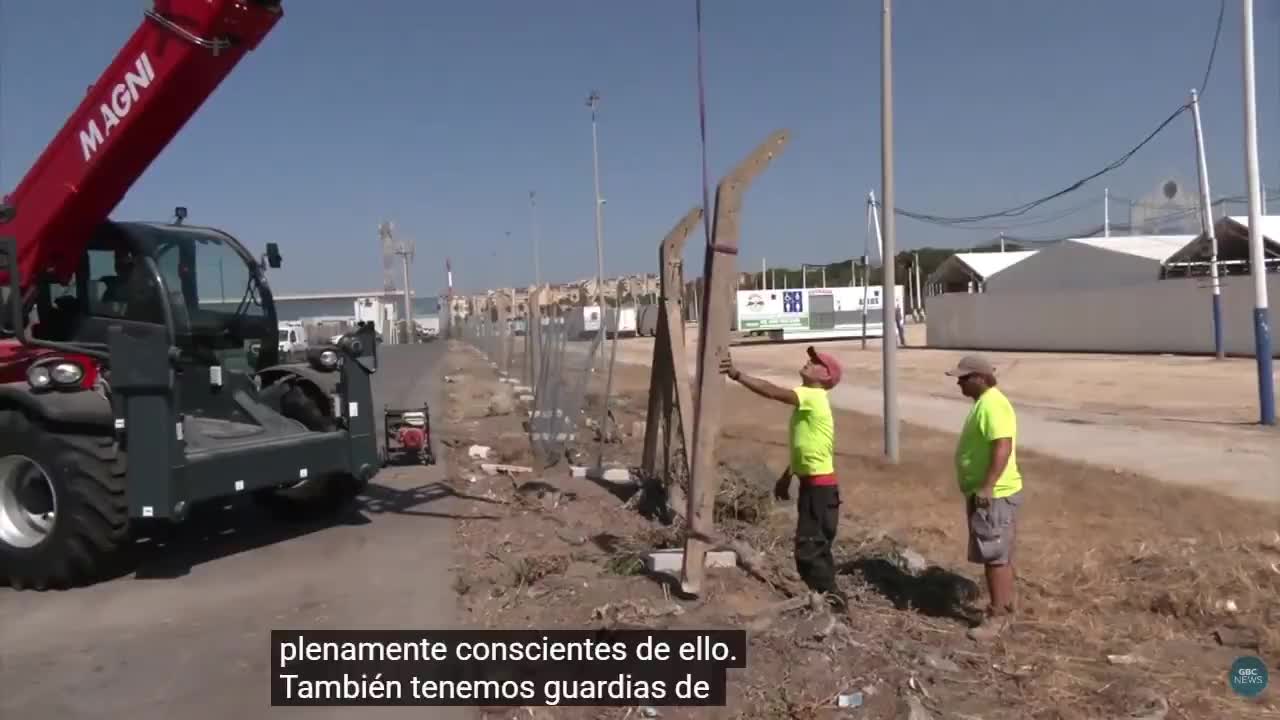 El nuevo tratado con Gibraltar ha permitido al territorio poner una verja más alta y moderna que la anterior
