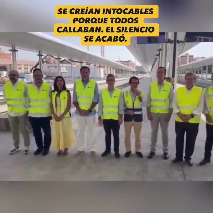 Vídeo muestra cómo el director de comunicación de Óscar Puente no permite hacer preguntas a los asistentes durante su visita a la nueva estación de Almería