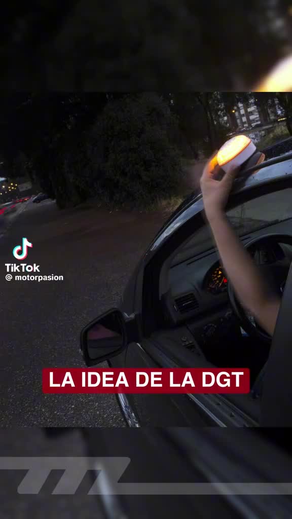 La DGT sustituye a partir del 1 de enero el triángulo de emergencias por la baliza V16 y será obligatoria solo para vehículos matriculados en España