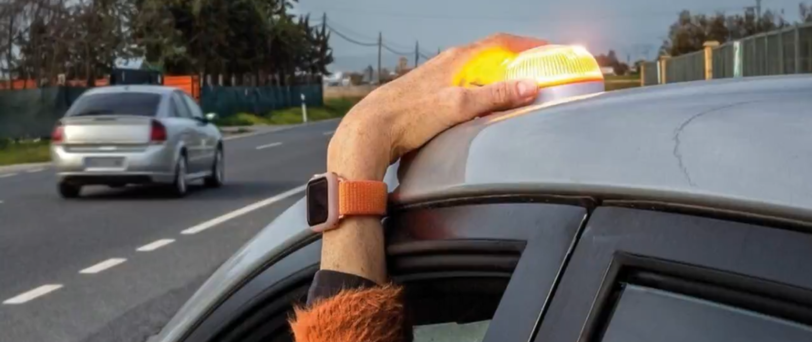 Qué sabemos de las afirmaciones que hacen en este vídeo sobre las balizas V16