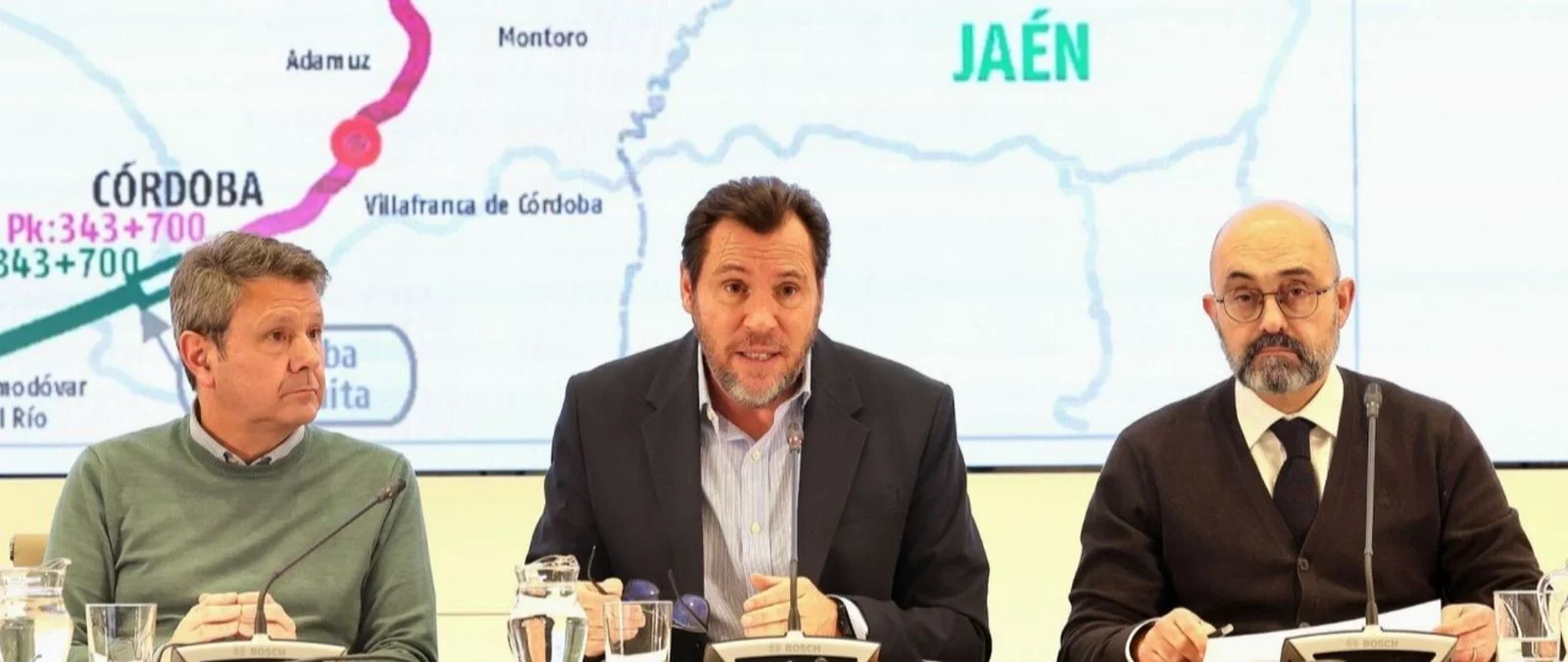 Desinformaciones, contradicciones y los datos que Óscar Puente no ha dado sobre el accidente en Adamuz