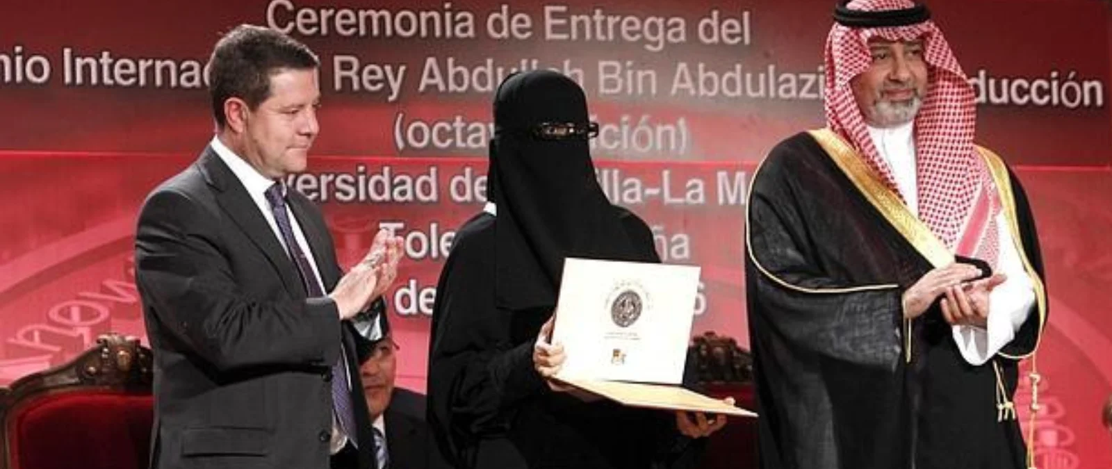 Contexto sobre la foto de García-Page y una mujer con niqab: es real y se tomó en 2016 durante un acto organizado por Arabia Saudí