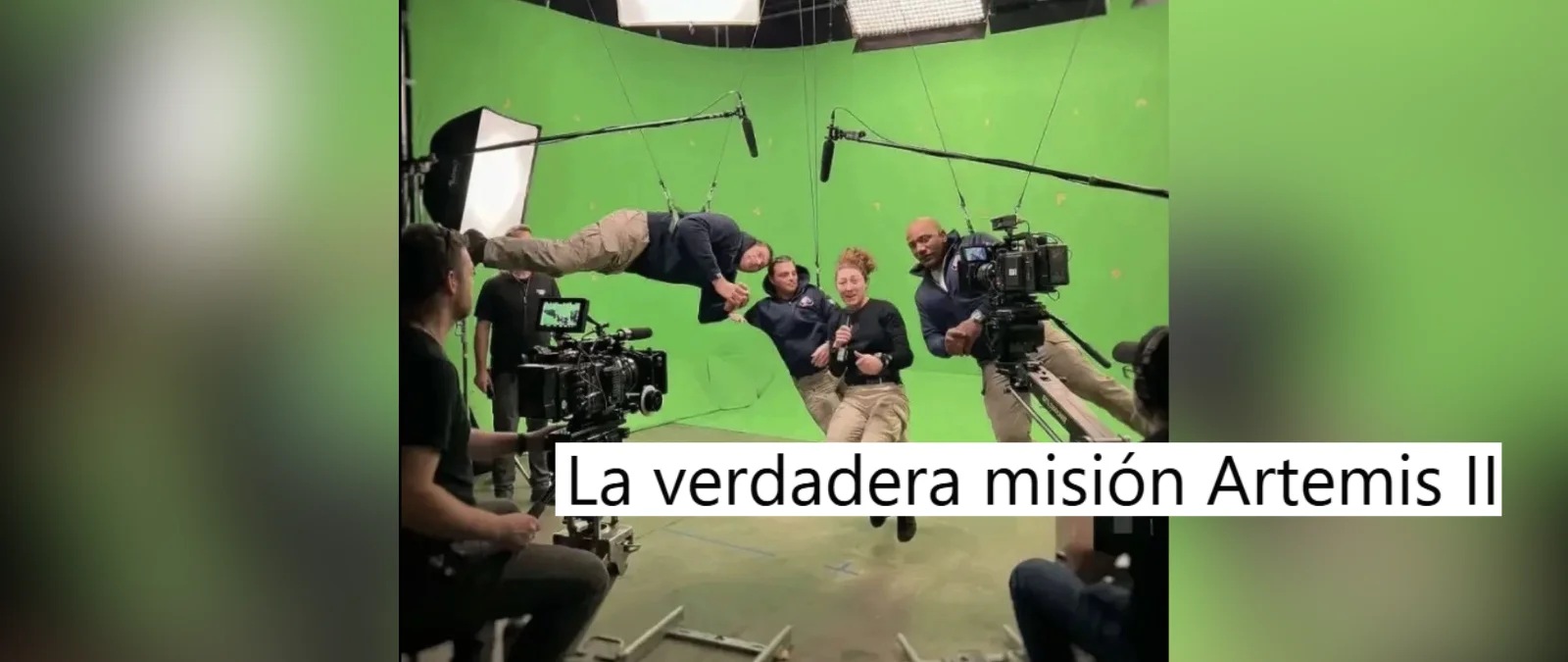 Cuidado con esta imagen que muestra a los astronautas de la misión Artemis II en un croma: tiene indicios de haber sido manipulada