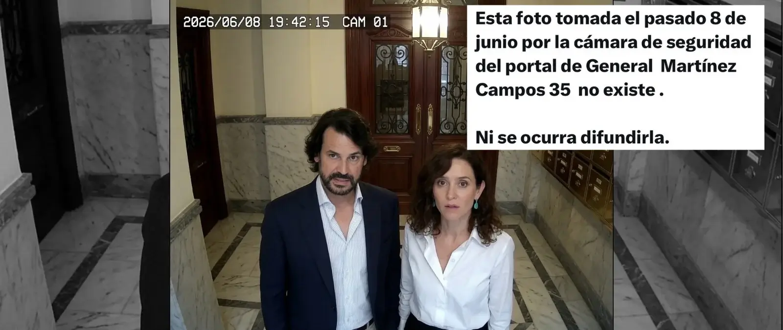 Cuidado con esta imagen que supuestamente muestra a Ayuso y su pareja en el portal del ático de General Martínez Campos: no hay rastro de ella y tiene indicios de haber sido creada con IA