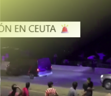 Fotograma de un vídeo de disturbios nocturnos con el texto "...ÓN EN CEUTA"
